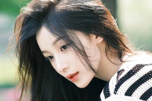 割韭菜、造富婆人设、骗钱2025年明星直播“乱象多”！